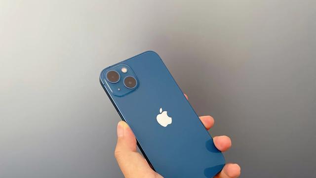 iphone13|正式跌破5000元！iPhone13：没买的恭喜你了