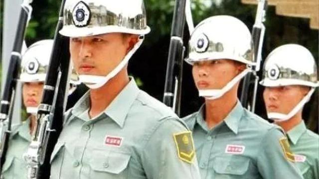 楚原|林明弘，为何宁愿勒死妻儿之后自缢 ，也不求弟弟明道帮助自己？