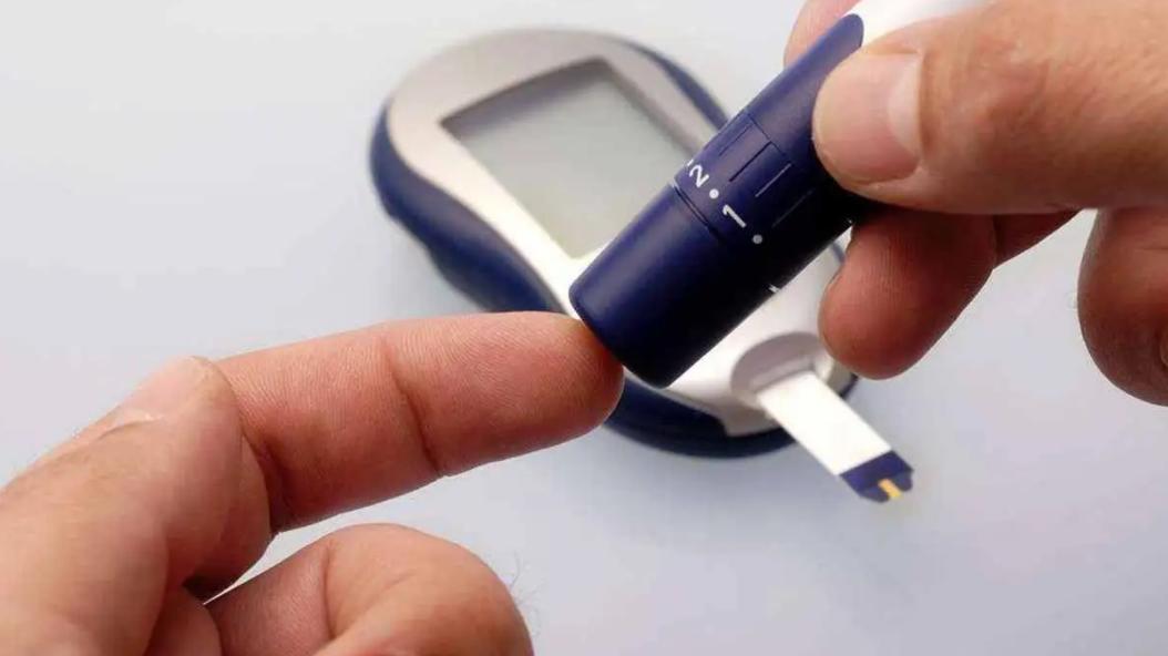 血糖|多名专家联合声明：身体2处“发痒”，或是血糖“已超标”，需警惕