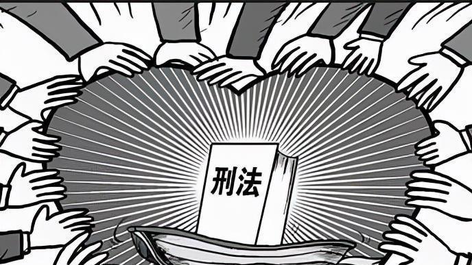 家暴被打到尿裤子，女子趁丈夫被尿液滑倒将其勒死，构成故意杀人