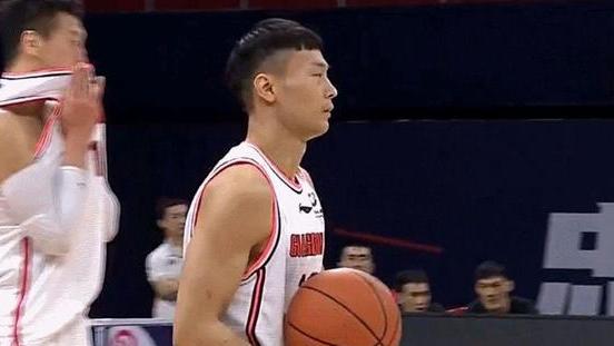 广东男篮|广东首战3大槽点：徐中锋遮天大帽 汤杰胡乱操作 莱多3次补篮不中