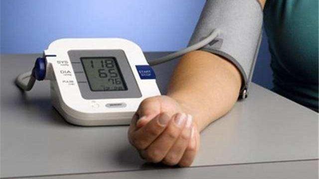 高血压|测血压时应该选择左胳膊还是右胳膊？选错胳膊，数据可能不准