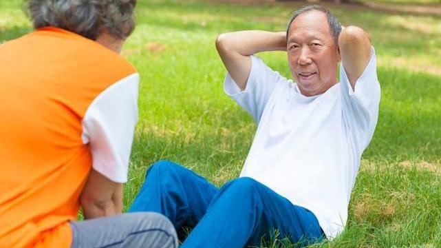 戒烟|50岁后坚持锻炼有益健康，但请注意避开这六种问题，存在风险！