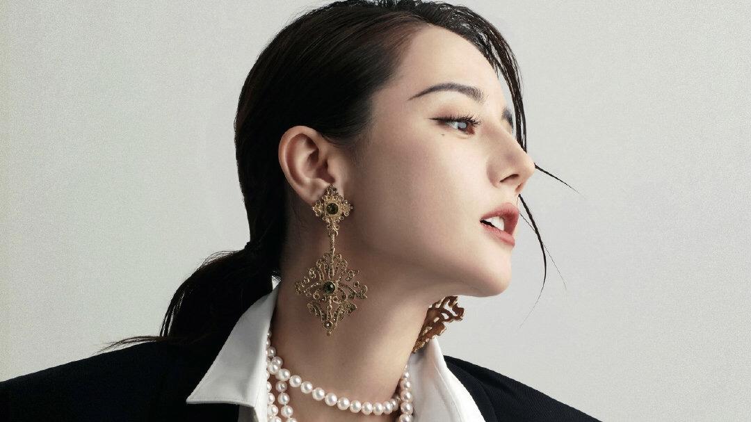 龚俊|迪丽热巴三十岁写真：我留真心向明月，是非黑白留待后人说，三十而立