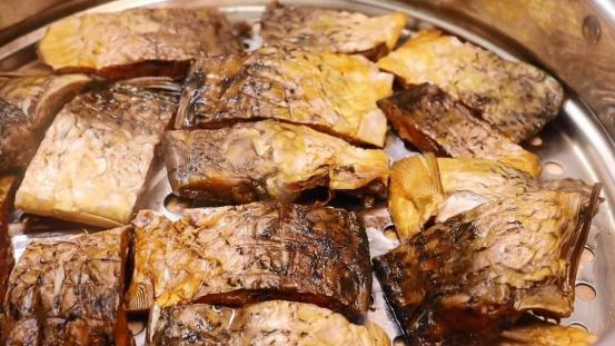 蒜苗|鱼肉放锅蒸一蒸，饭店一盘卖98，教你自己在家做，香味十足