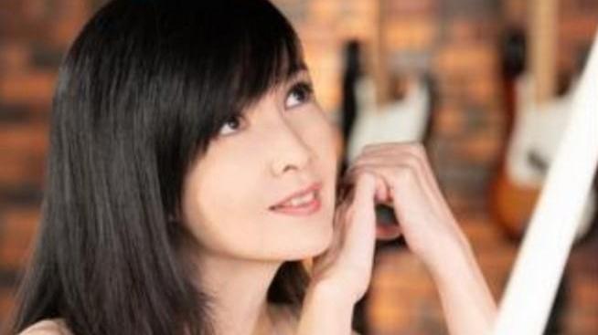 周慧敏|54岁周慧敏近照曝光，脸蛋无皱纹冻龄似少女，结婚14年至今无子