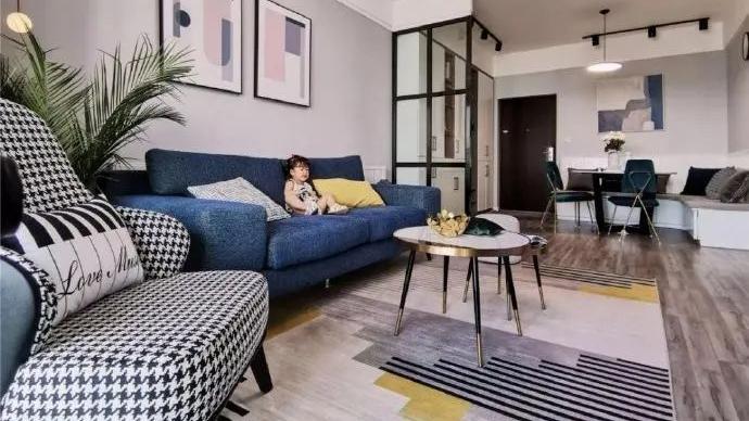 100平米三居室，一进门就看呆，入户鞋柜和卡座餐厅太实用了