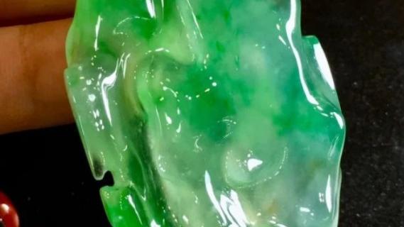 翡翠|玉赏 ▏只想在烦扰的尘世间，随心所欲地做自己