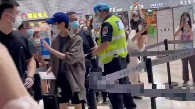 罗云熙|暴瘦后病态十足，罗云熙能不能别瘦了，跟吴倩同框身板太薄了