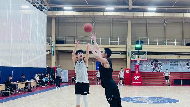 北控男篮|北控男篮公开训练！多名八一旧将抢镜，马布里会重用吗？