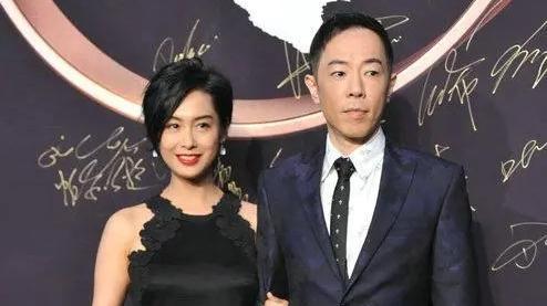 许知远|朱茵颜值不降反升！化着淡妆穿老年裙，真实得让人感到从容优雅