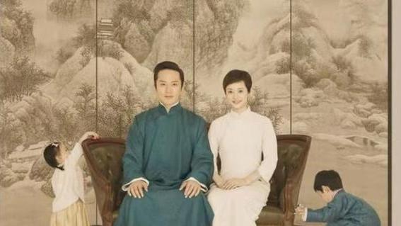 参观邓超现实的豪宅，家里大门是全铜设计的，装修太奢华了