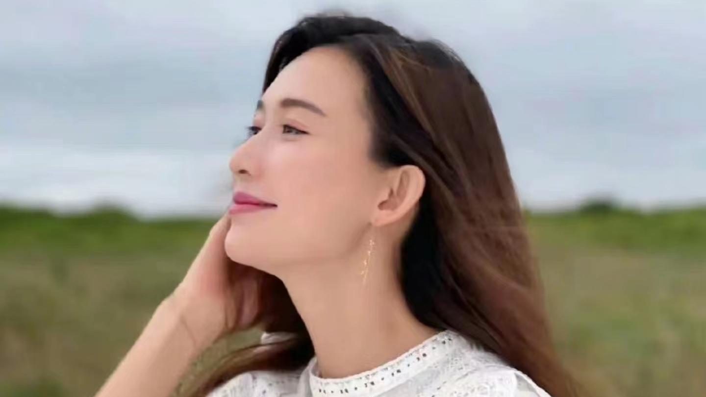 林志玲|林志玲天价通告费引热议，两期综艺到手400万，网友感慨赚钱太快