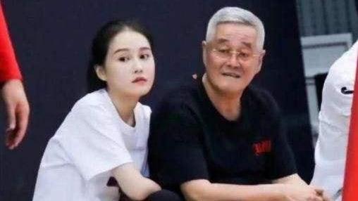 赵本山|赵本山女儿自曝：北京买不起房，只能委屈点在老家沈阳买个小别墅