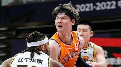 |感谢李春江！王哲林放话，要帮助上海夺冠，看来8000万，没有白花