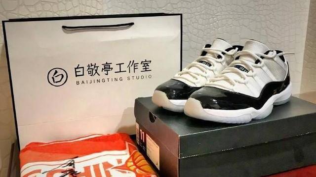 街拍|白敬亭熬夜三个通宵挑选礼物，几十万的礼物送出之后，转手被拍卖