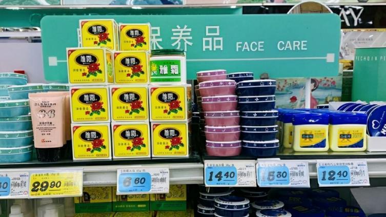 护肤品 5款把“穷”写在包装上的国货护肤品，看似廉价实际效果不输大牌