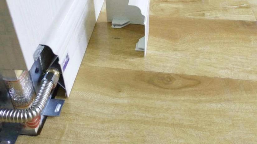 装踢脚线别忘加上它，冬天不用地暖照样不冷，成本低还不占空间