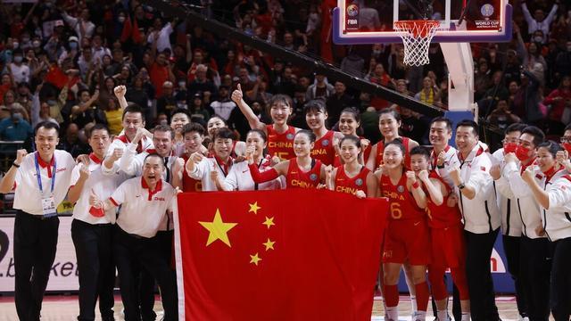 大快人心！网暴李梦网友遭顶格处罚，深夜10点官方公布，拍手叫好