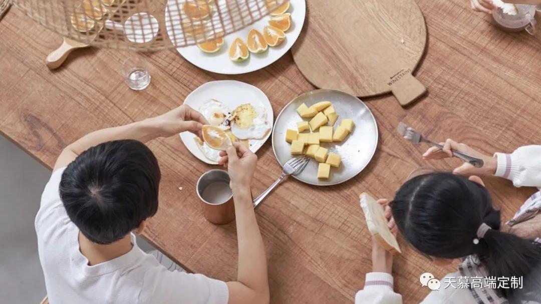 190㎡极简设计，五口之家舒适生活的安乐窝