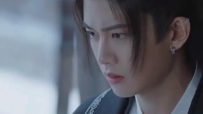 迪丽热巴|《恰似故人归》迪丽热巴变“男身”，照样跟任嘉伦重逢火速谈恋爱！