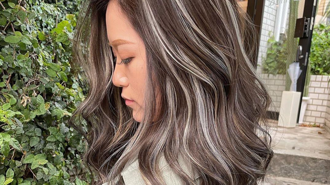 发型 女人发型别乱来，搭配上立体挑染，让你美出回头率