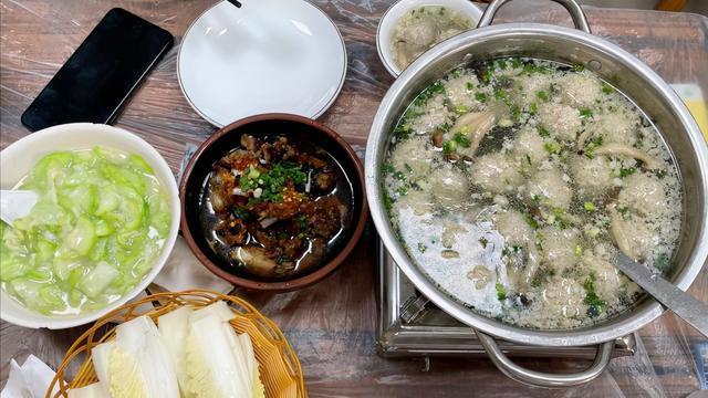 炸油条|重庆小伙子来湖南旅游，点了一份60元的菜，端上来后感觉被忽悠了