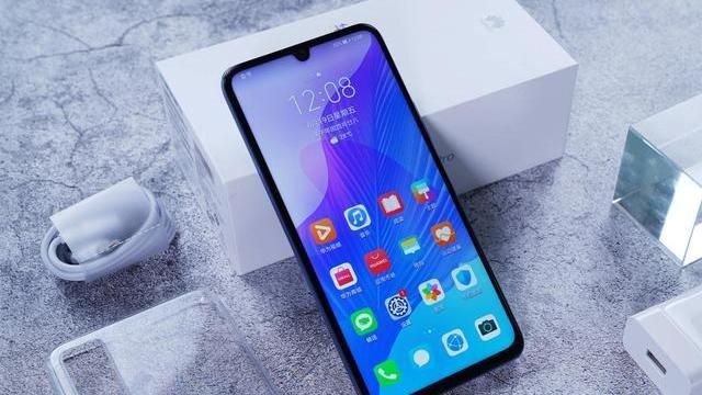 华为鸿蒙系统|华为不再“耍大牌”，5000mAh鸿蒙手机，1399便可到手