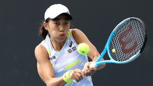 张帅|33岁张帅：2-0，击败24岁美国球员，收获WTA500查尔斯顿开门红