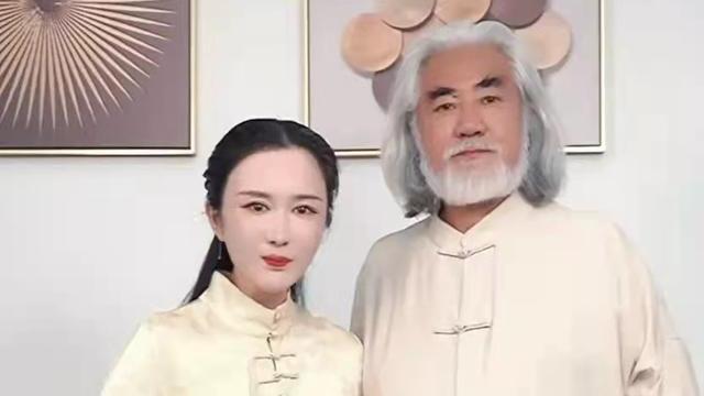 杜星霖|张纪中直播带货掌控全场，不给媳妇留面子，杜星霖则是像个小助理