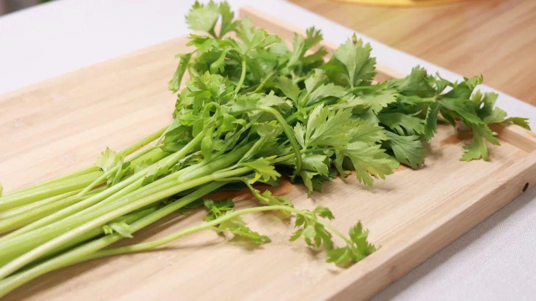 脑梗|天然“排酸高手”上线，多吃3种食物，尿酸回归正常，远离痛风困扰