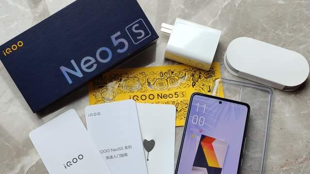 一加科技|iQOO Neo5S三大感受：质感不错，系统进步，骁龙888改观