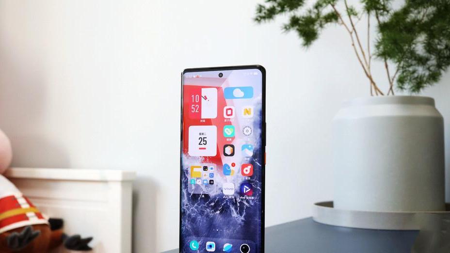 iqoo|iQOO 10 Pro外观大改，新配16+512G存储，无可挑剔的配置