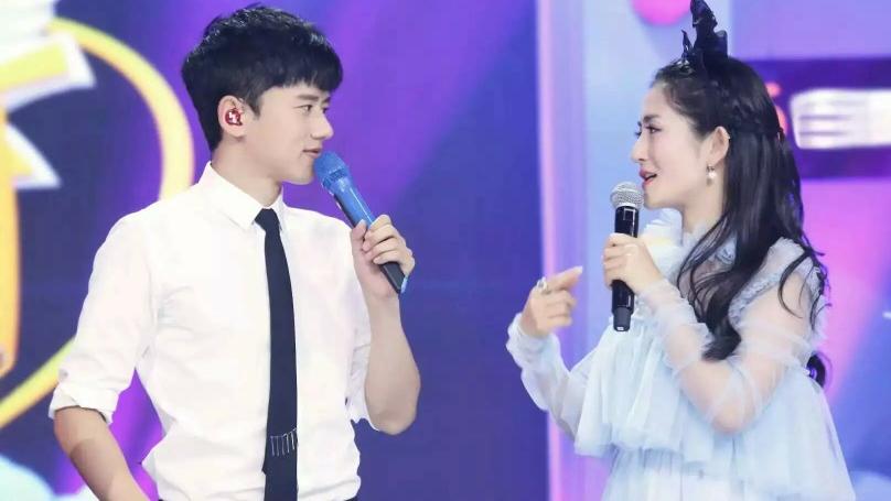 张杰|谢娜恭喜张杰新歌夺冠，她真的好爱他，无时无刻都在帮他宣传