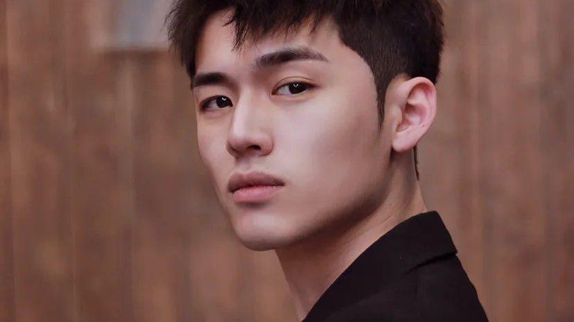 男士发型 这些男士发型就是不一样，时尚帅气很有特色，很适合年轻男士