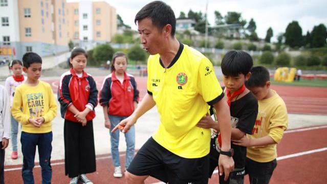 笔记本|网友建议中小学多招男教师，西安教育局回应：教师岗不应限制性别