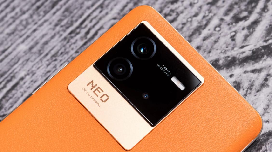 iqoo neo|2款游戏手机，价格相差450元，IQOO Neo6与红米K50电竞版选哪款？