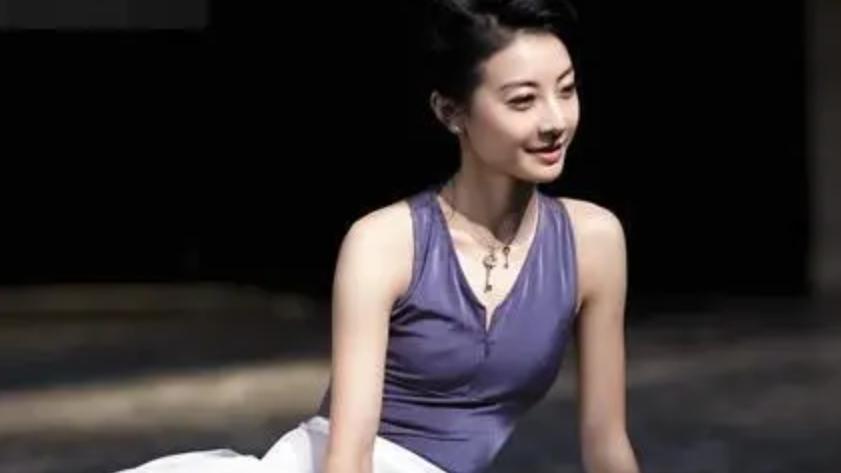 黎姿|谭元元：5岁靠爸妈扔硬币走上舞蹈路，18岁成为最年轻的独舞演员