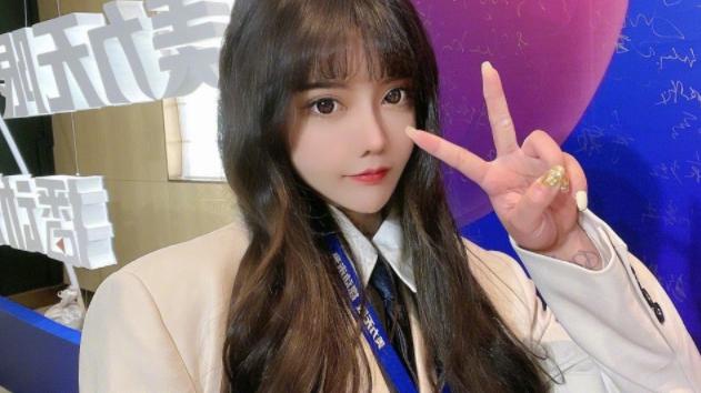 韩安冉|韩安冉带女儿上班，2岁恩善打扮成医生，从小接触整容行业引担忧