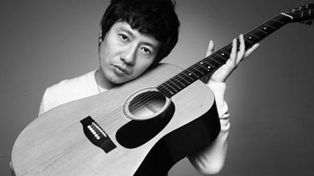 郑钧|他的前妻放弃工作，陪着他北漂，分手后娶小自己15岁的妻子