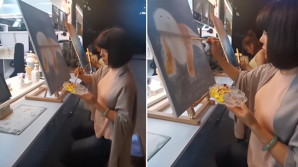 江珊|53岁歌手陈红饭局上献唱！男友人弹吉他伴奏太贴心，被网友说变老