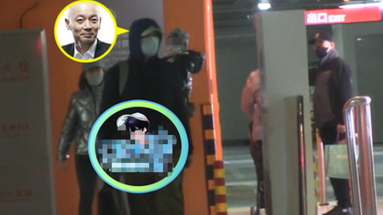 葛优|64岁葛优陪妻子过节被拍，3岁小儿子身高猛长，被保姆抱着太费力