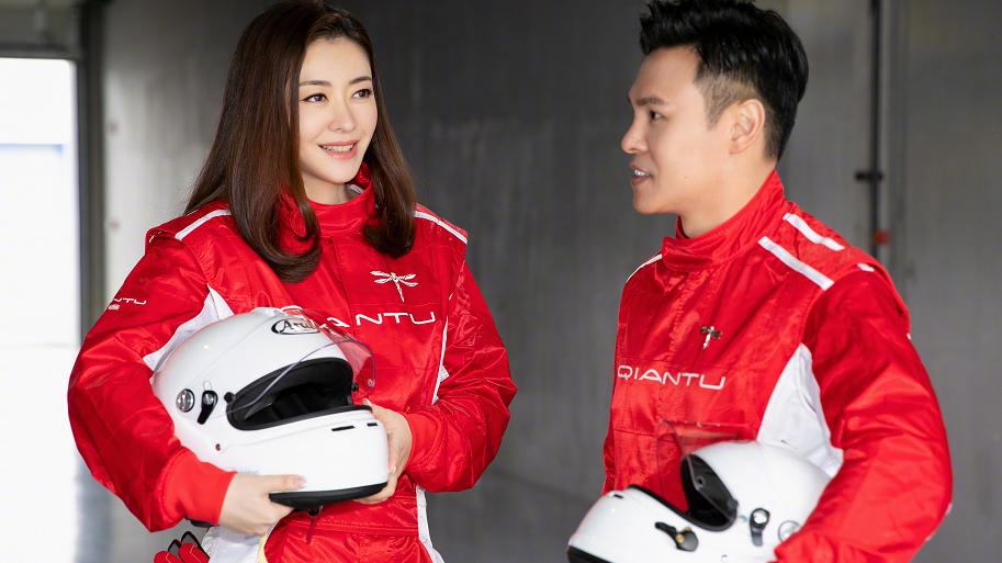 熊黛林|42岁熊黛林晒“人日美照”，嫁入豪门后越来越年轻，不输天王嫂