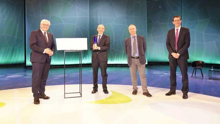 光刻机|一家玻璃制造商，卡了光刻机的“脖子”