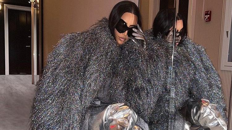 卡戴珊|第一次放闪：卡戴珊的姐弟恋似乎开花结果了？