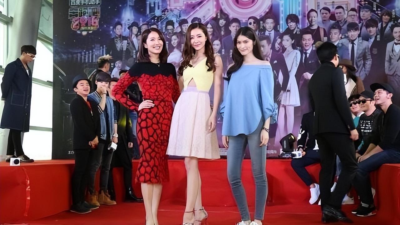 熊黛林|熊黛林虽然当妈了，可是模特身材没啥变化，楞把超模何穗比下去