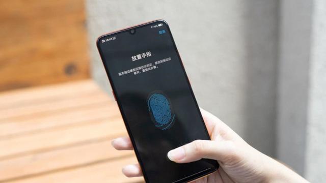 docker|落空了！苹果放弃“屏下指纹”技术开发，FaceID成唯一方向！