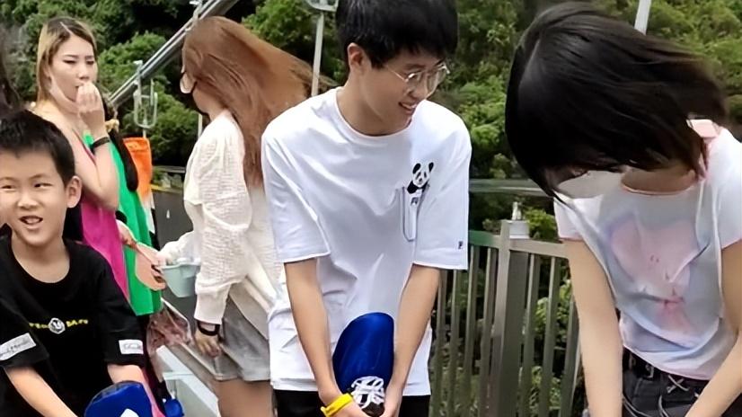 |虎父无犬女！孙海洋大女儿孙悦谈文化自信，称英语只是交流工具