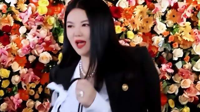 李湘|李湘离婚半年后霸气复工，生图下身材仍肥胖，众主持人自觉让路