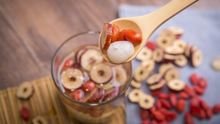 腰椎间盘突出|红枣、红糖不补血！提醒：真正补血的食物是这3种，别再花冤枉钱